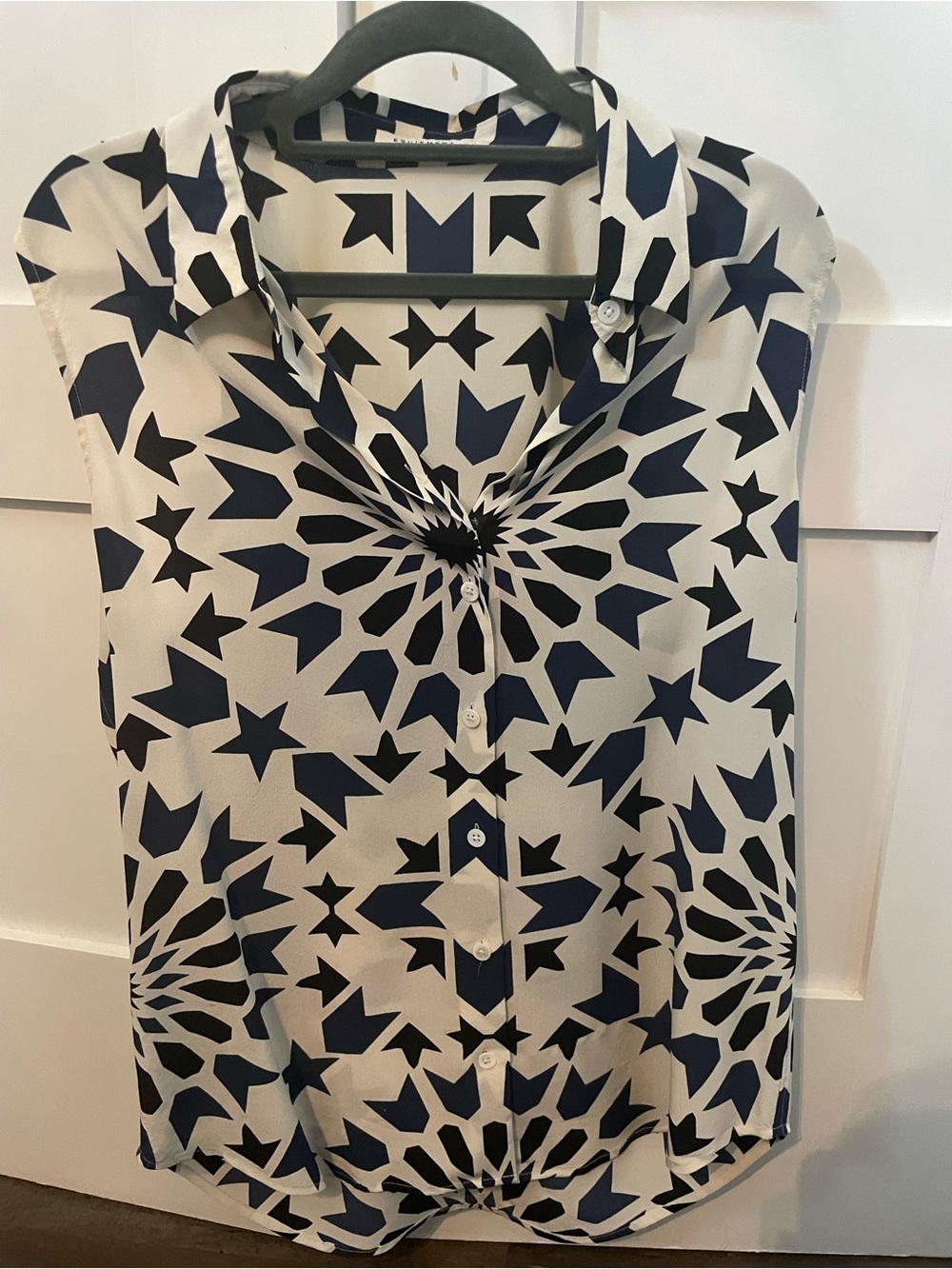 Equipment Sleeveless Starburst Print Button-Down Top - Navy & White